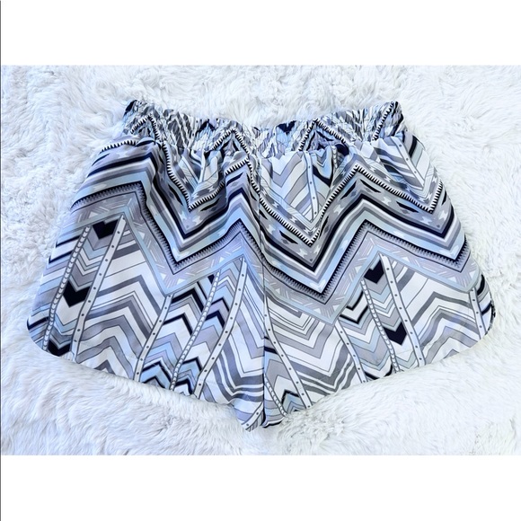 Great Condition | Forever 21 | Small | Geometric Pattern | Slip On Elastic Waist - Picture 2 of 8